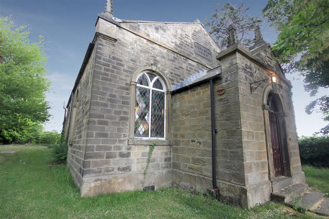 The former chapel has listed status and, at the top of its main front, bears a plaque with the inscription 'Wesleyan 1806'.