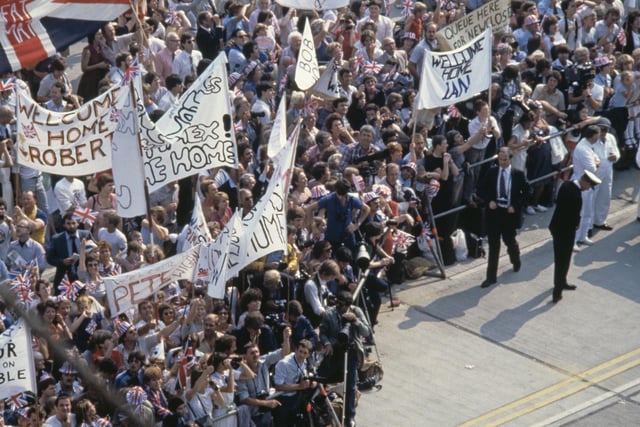 Crowds on the quayside at Portsmouth waiting for the arrival of the British light aircraft carrier HMS Invincible from the Falkland Islands after the Falklands War, 17th September 1982.  (Photo by Hulton Archive/Getty Images)