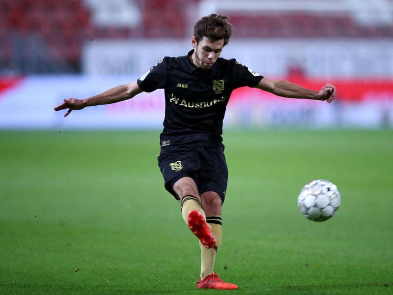 French side Stade Reims have reportedly hijacked Middlesbrough’s deal for winger Mitchell Van Bergen. The 21-year-old had been on the verge of joining the CHampionship side this summer. (Football Insider)