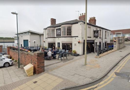 The guide says: "Traditional pub close to the River Tyne and Market Place. It is popular with local ale drinkers as a haven of good beer. There are 12 handpumps offering ales from the Marston’s range plus a real cider."