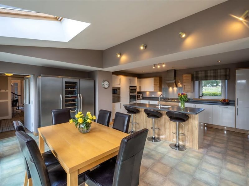 Dining kitchen.