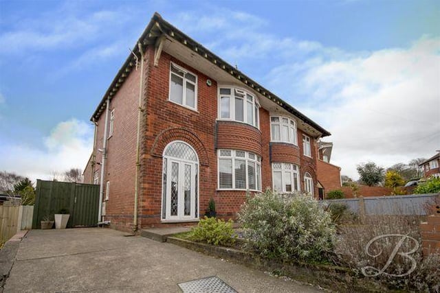 Viewed 2920 times in last 30 days. This three bedroom house is beautifully presented throughout and has an open plan living area. Marketed by Buckley Brown, 01623 355797.