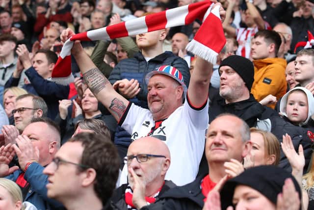 Sheffield United fans show their passion: Simon Bellis / Sportimage