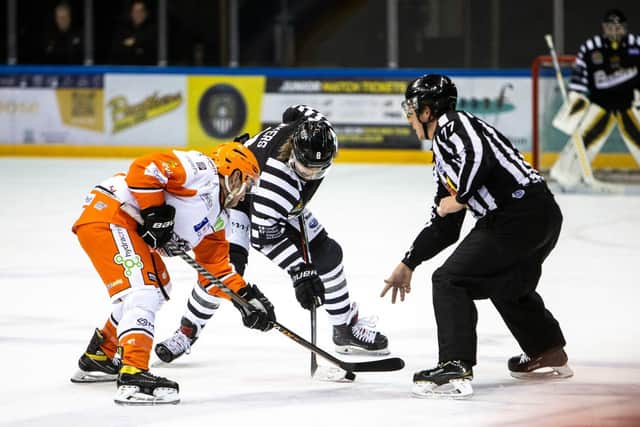 Duel for the puck: Steelers and Nottingham face off.