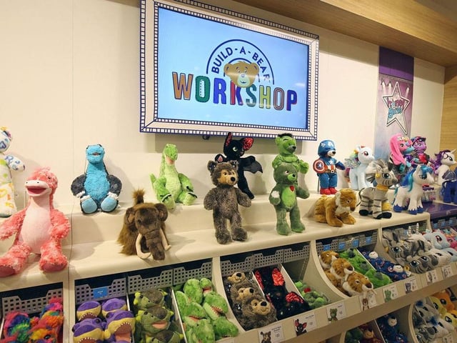 Bear builders are fun, genuine and team-oriented people who love satisfying customers. The role includes choosing, stuffing, dressing and naming the furry friends, while maintaining a positive attitude in store.