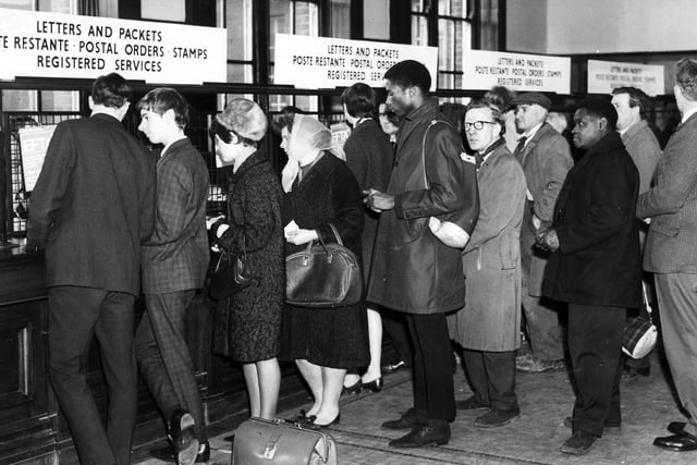 A queue at the General Post Office, Fitzalan Square, in 1986