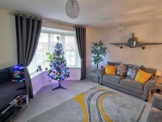 The charming lounge from a different angle. Relax in comfort in front of the TV