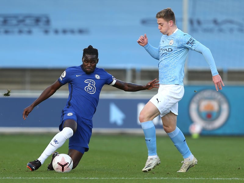 Southampton have completed the £1.5m signing of teenage centre-back Dynel Simeu from Chelsea. The 19-year-old, who has been capped at youth level for England, grew up in Southampton, and will initially join up with the reserve side. (Club website)