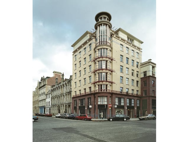 These flats borrow elements of the old Art Deco style to create a modern apartment block in Glasgow City Centre.