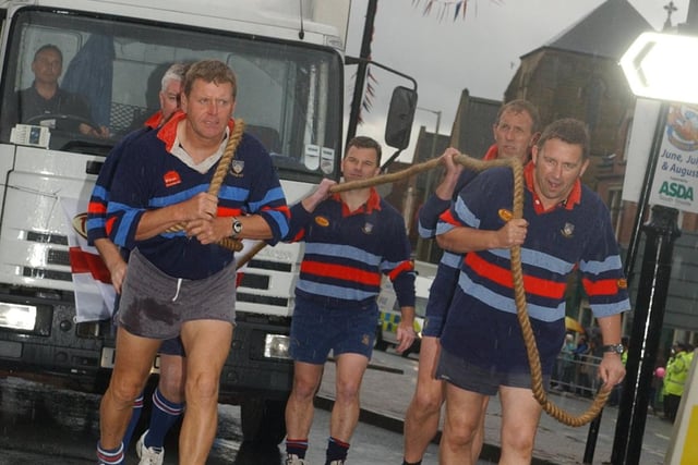 This lorry pull team were doing a great job in the 2004 Cookson Parade.