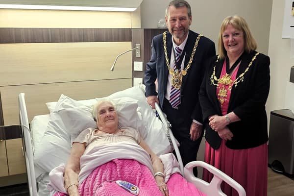 Valerie is enjoying even more comfort thanks to the special gift by Lord Mayor Colin Ross