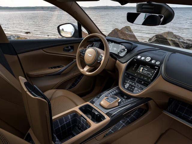 All interior options, obsidian, obsidian duotone and copper tan metallic are detailed with Bowmore tweed
