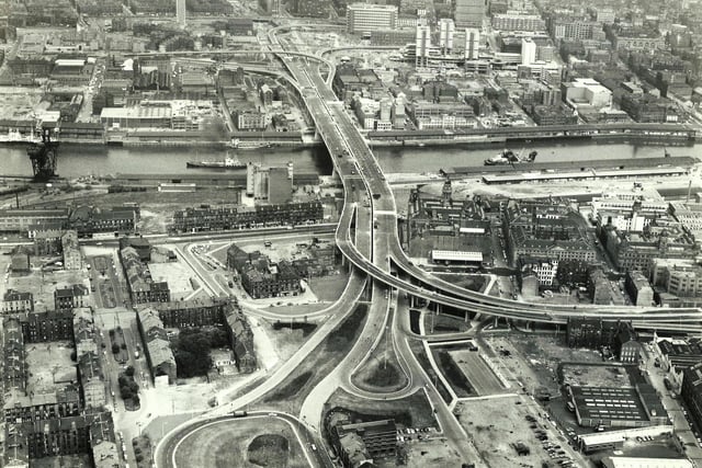 Constructed between 1965-72, the 2.7-mile-long route, which we now classify as part of the M8, traverses the northern districts of Townhead and St George’s Cross before darting south, carving a deep ravine through Charing Cross and Anderston then rising once more to cross the Clyde via the Kingston Bridge. The route forms what had been intended to be the Inner Ring Road’s north and west flanks.