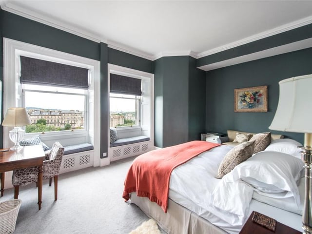 Principal bedroom.
