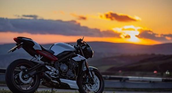 andy_d765 posted this photo taken from high up on Snake Pass, saying:"You have to love a sunset shot."