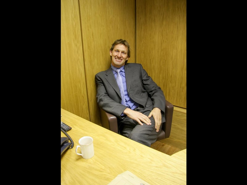 Tony Adams looking smart before putting his tracksuit on before kick-off. Picture: Habibur Rahman