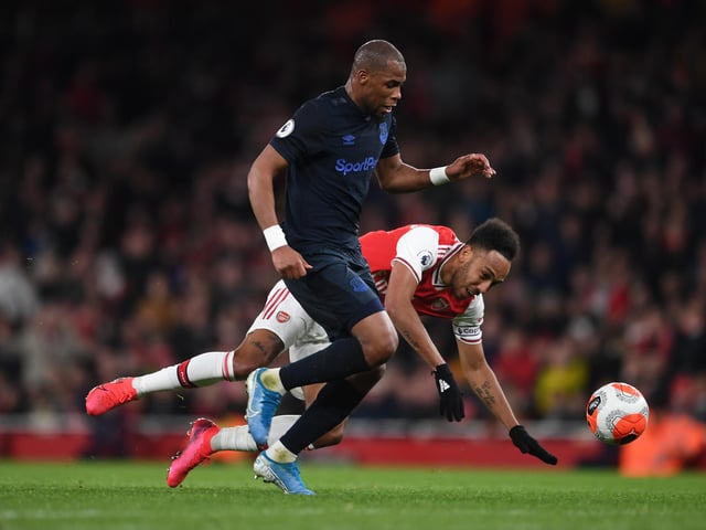 West Ham are leading the race to sign France right-back Djibril Sidibe from Monaco, with Newcastle United and Wolves also interested. (90min)