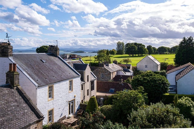 18 Seaside Place is very quietly situated close to the centre of Aberdour, a picturesque village in Fife.