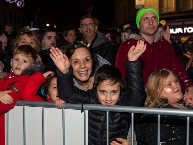 Crowds joining in with the singing. Picture: Mike Cooter (181121)