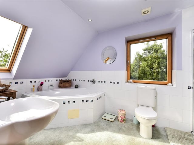 Principal bedroom en-suite.