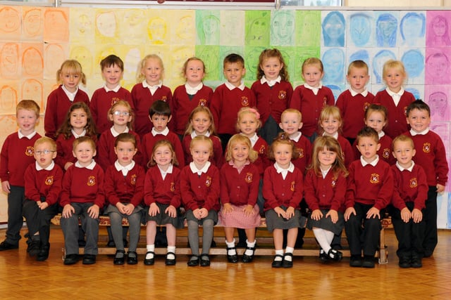 Such a lovely photo from Valley View Primary School in 214 and it shows Mrs Riches reception class.