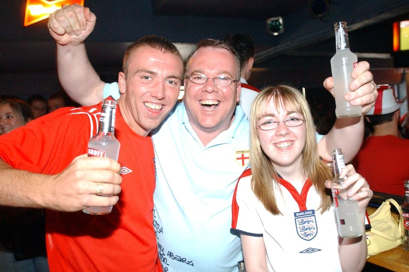 Who do you recognise in this 2004 South Tyneside pub scene?