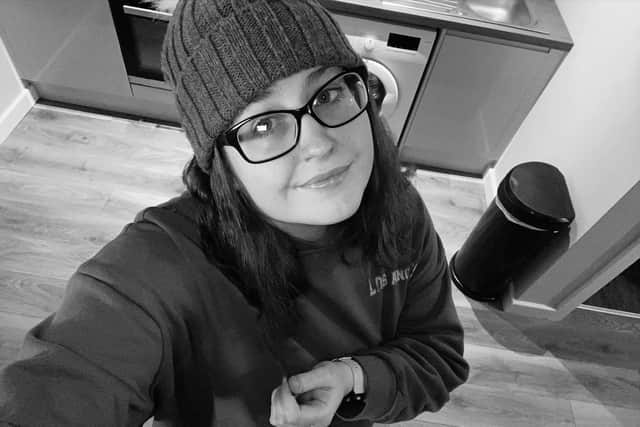 This is Kayleigh, the woman behind the rapidly growing @nevergiveup_oxox instagram page
