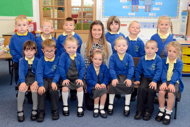 The new reception class pupils at Broomhill First School with Elaine Brindle.