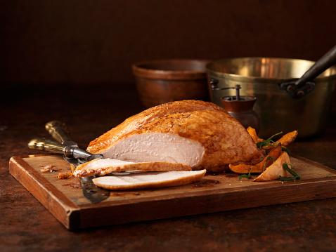 Widecombe Fair Pub and Grill also serve a tasty Sunday dinner that you can enjoy and the pub is not located too far from Sherwood Pines Forest Park either.