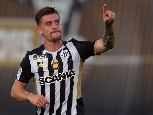 Aston Villa had a bid for Angers midfielder Baptiste Santamaria rejected in January and are yet to decide if they will revisit a deal this summer. (ABC Sevilla)