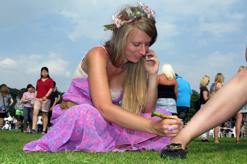 Haidee Phipps, henna artist, at Sheffield Pride 2010 in Endcliffe Park