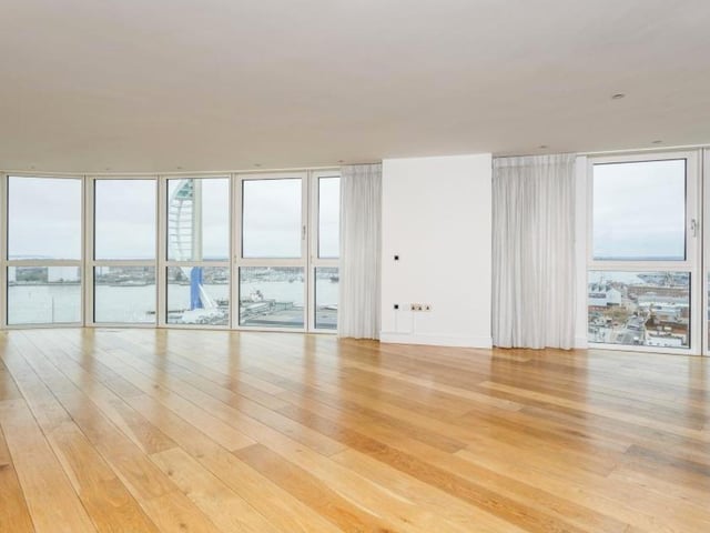 This 3-bedroom, harbour-view flat is up to rent for £2,000pcm. View it here: https://bit.ly/3bChFqc