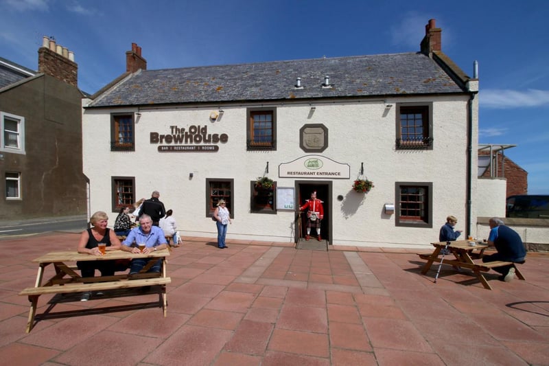Rated particularly hightly for couples, the Old Brewhouse in Arbroath is situated a short walk from the Angus coastline, with many rooms featuring sea views. Elliot Beach is nearby and it's also handy for visiting Dundee which is just 16 miles away.