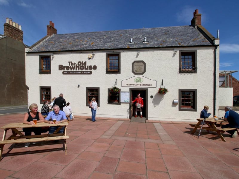 Rated particularly hightly for couples, the Old Brewhouse in Arbroath is situated a short walk from the Angus coastline, with many rooms featuring sea views. Elliot Beach is nearby and it's also handy for visiting Dundee which is just 16 miles away.