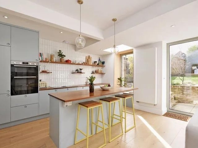 The kitchen comes with a contemporary finish and was designed by Sheffield Sustainable Kitchens.
