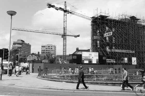 Construction of Orchard Square Shopping Centre showing Leopold Street (left) and Fargate and the Goodwin Fountain (centre) in June 1986.