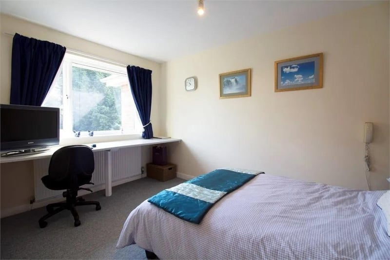 Double-sized bedroom. Ample space for a range of furniture. Rear-aspect window. Fitted carpet flooring.