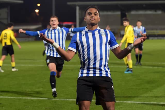 Sheffield Wednesday youngster Leojo Davidson scored twice in a 3-1 FA Youth Cup first round win over Burton Albion.