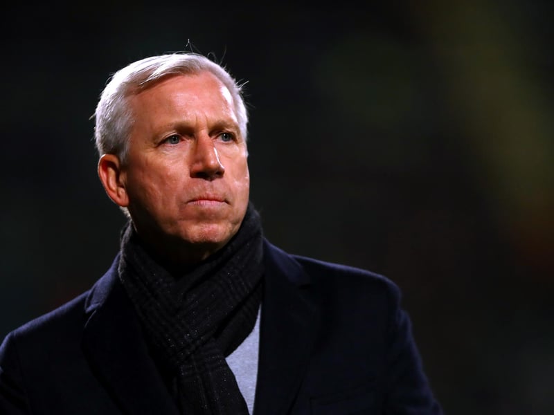 Former Newcastle United boss Alan Pardew and ex-Sunderland manager Phil Parkinson have both expressed an interest in the Portsmouth job. (talkSPORT)