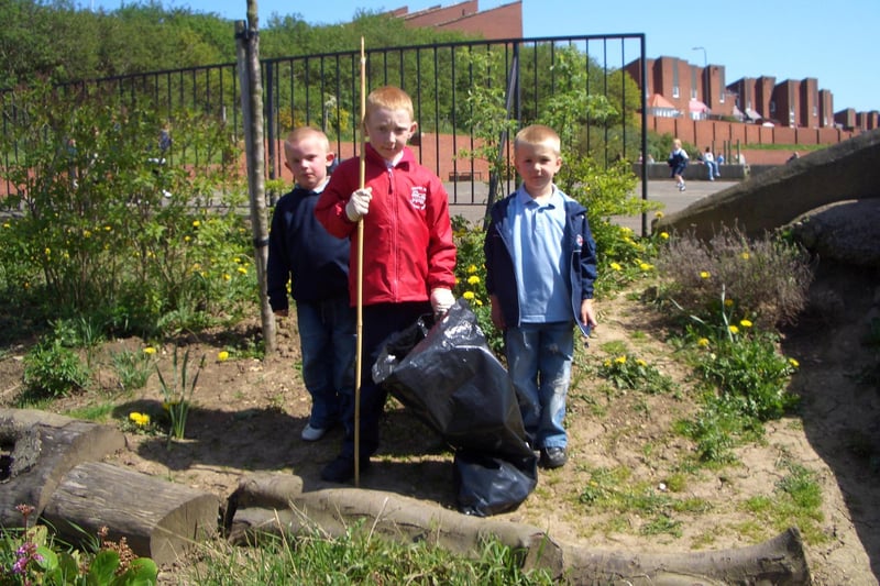Who recognises the young litter pickers at the school 15 years ago?