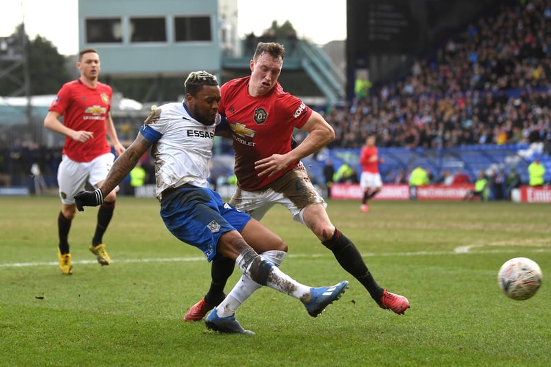 Fulham are reportedly keen on bringing Manchester United’s Phil Jones to Craven Cottage. The centre-back has struggled with injuries and fitness issues in recent years. (90min)
