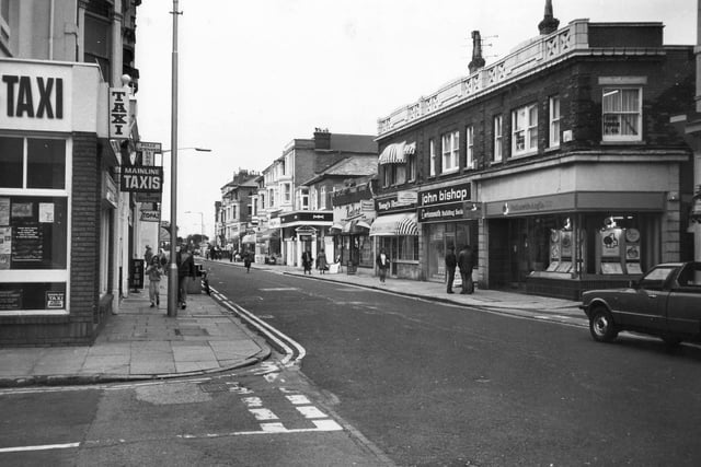 This photo from December 1987 shows Osborne Road looking very different. There is the Mainline Taxis office on the left and John Bishop Portsmouth Building Society on the right. Both are gone in 2020. Can you remember them?