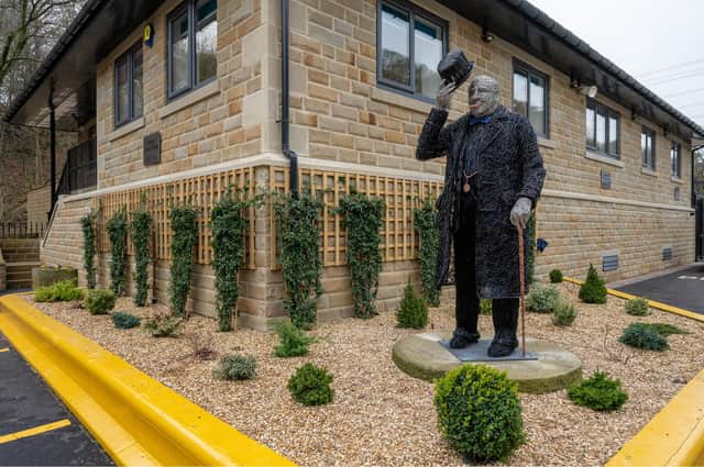 The sculpture of Sir Winston Churchill by Mark Irwin outside DR Baling Wire at Oxspring