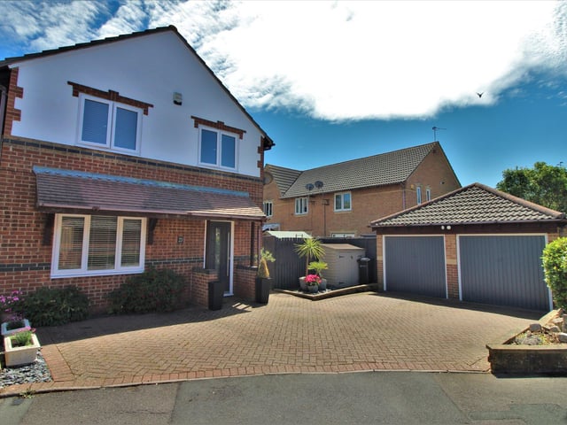 Four-bedroom detached house located in Anchorage Park. The ground floor has two reception rooms, with the second opening up onto a modern fitted kitchen. More benefits include a detached double garage and block-paved driveway which has room for three vehicles. Marketed by Jeffries. Find out more at: https://bit.ly/2WVIJwn