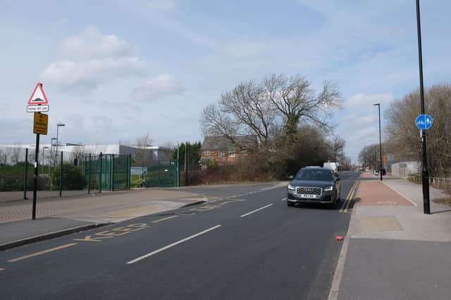 MP Louise Haigh and Meadowhead School Academy Trust are calling for a pedestrian crossing on Dyche Lane outside of the school.