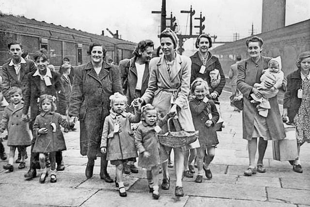 Wartime evacuees at Sheffield Victoria Railway Station in 1939