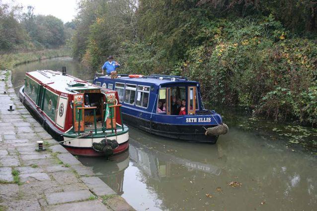 A boat on the Chesterfield Canal  in 2007