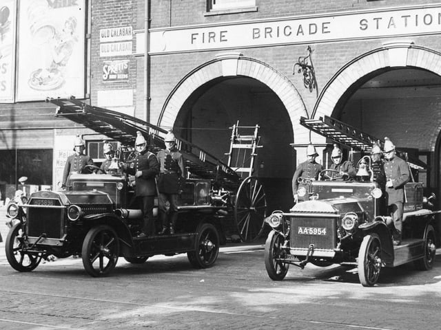 Gosport Fire Brigade outside their station in 1929. The News PP3314