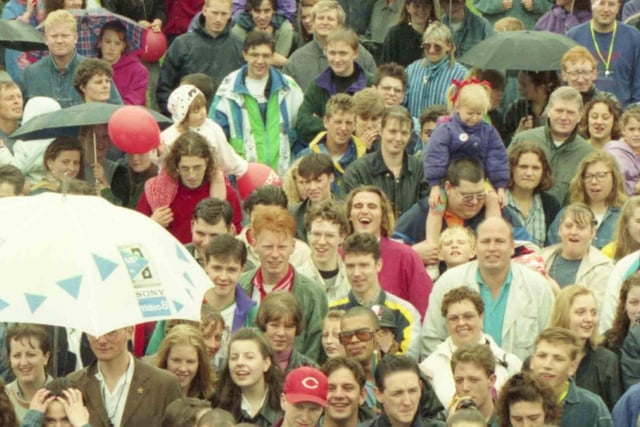 Who can you spot at the 1993 roadshow which featured Garry Davies on stage?