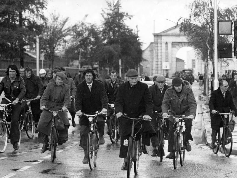 Dockyard workers on the outmuster at Unicorn gate in September 1974. The News PP3029